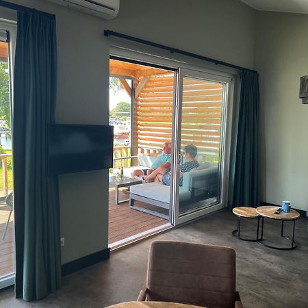 Camping Kleine Belterwijde, Wiede Lodge Met Uitzicht Over Het Water Buitenkant foto
