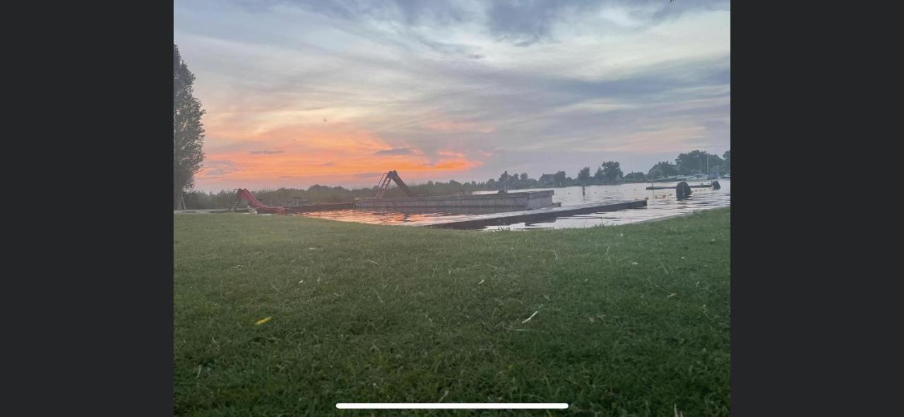 Camping Kleine Belterwijde, Wiede Lodge Met Uitzicht Over Het Water Buitenkant foto