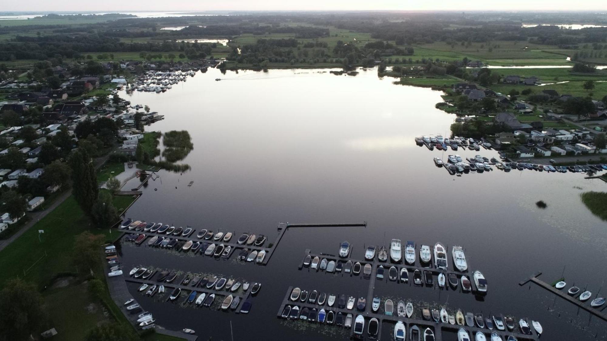 Camping Kleine Belterwijde, Wiede Lodge Met Uitzicht Over Het Water Buitenkant foto