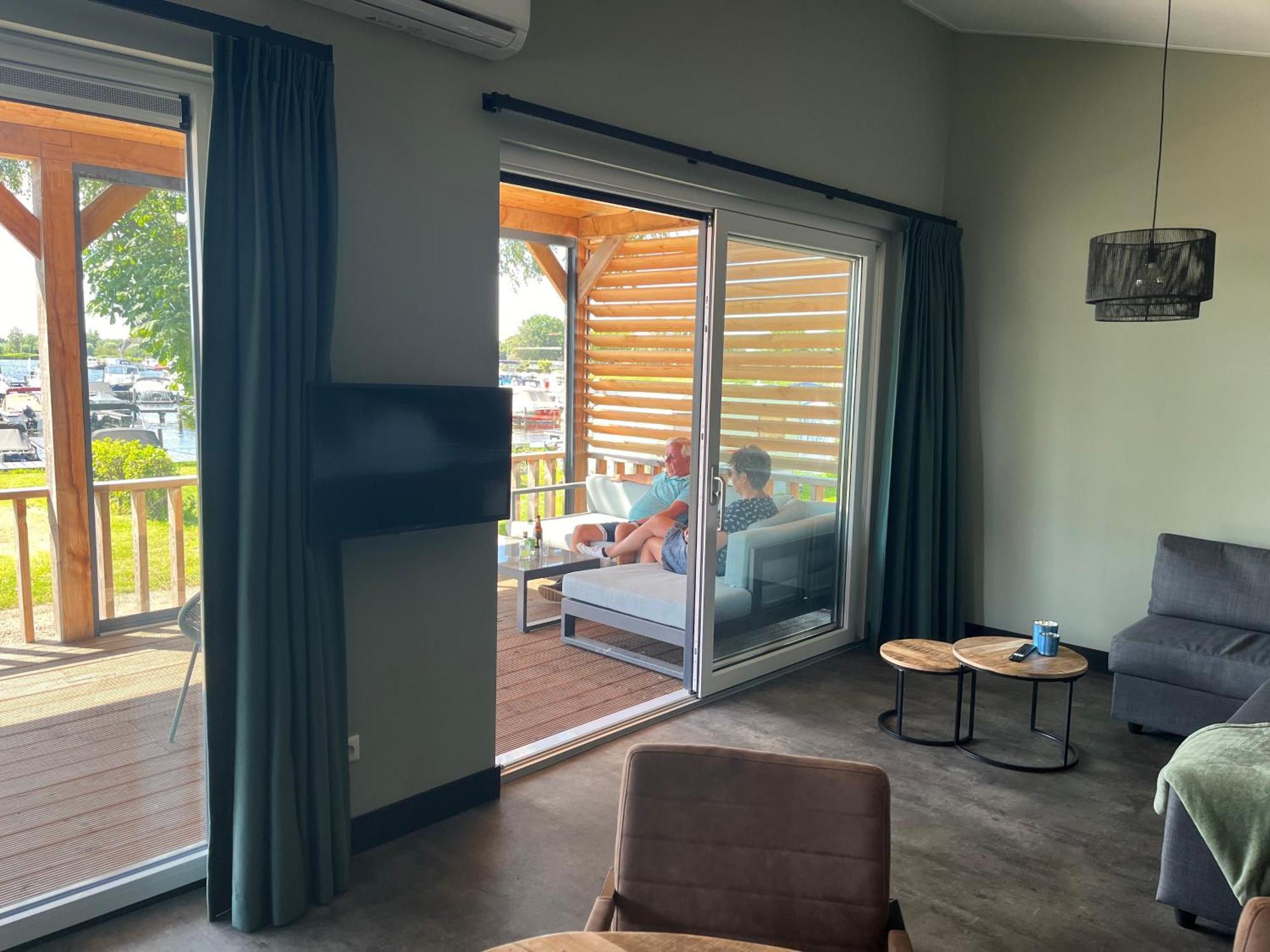 Camping Kleine Belterwijde, Wiede Lodge Met Uitzicht Over Het Water Buitenkant foto